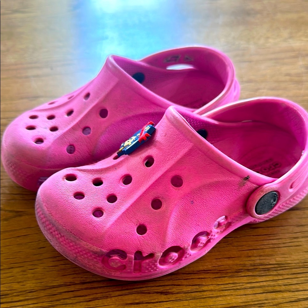CROCS toddler girls 10 Pink Sandals with Ventilation Holes and Heel Strap